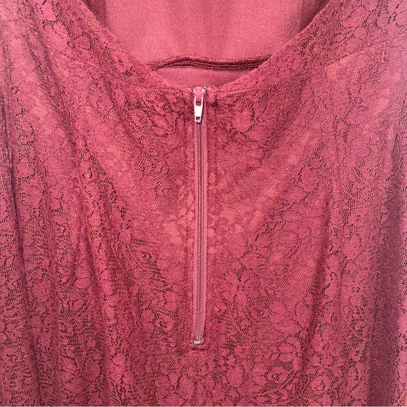 Maroon halter gown Size L - Picture 5 of 6